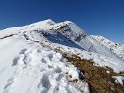 30 Avanti ed ora in ripida salita pestando neve